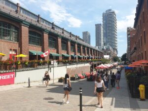 Toronto market - travel costs in Canada.